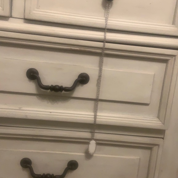 Kendra Scott long silver necklace with white pendant - Picture 5 of 5